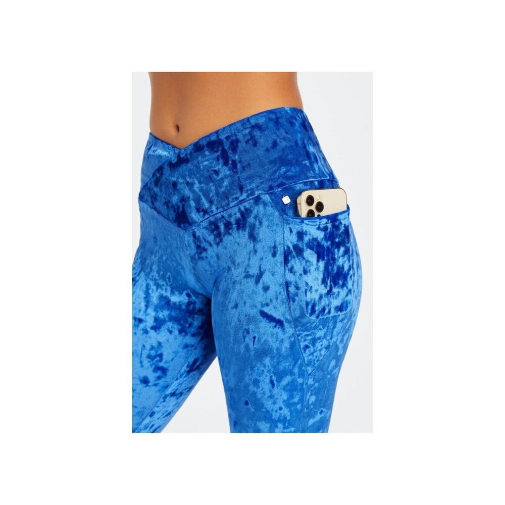 NWT Fabletics Crushed Velour Crossover Legging Celeste Blue M Short Pockets - Picture 3 of 4